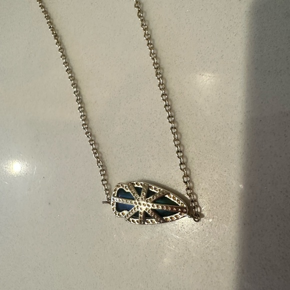 Kendra Scott Skylie Black Iridescent and Gold Chain Necklace - Picture 10 of 10